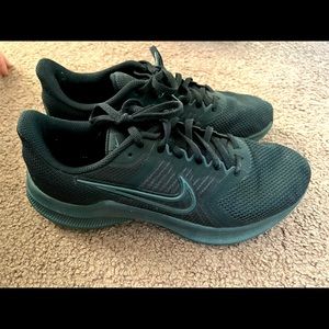 Women’s NIKE size 9 all black sneaker. Worn once